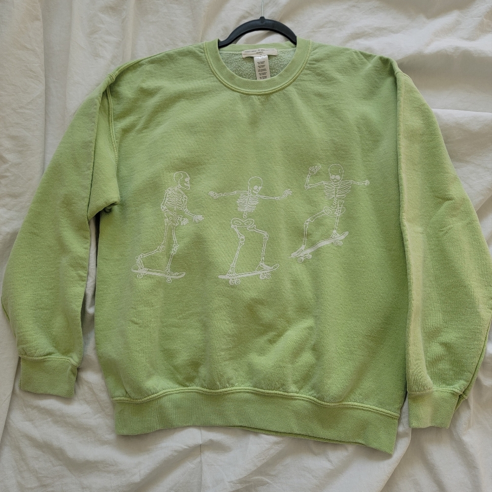 Skeleton skateboarders sweatshirt urban officers